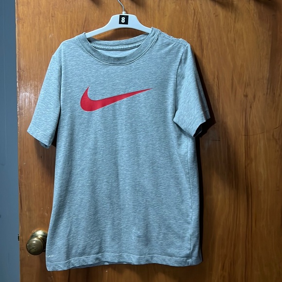 Nike Gray T-shirt - Picture 1 of 1